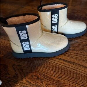 UGG women beige  Boots